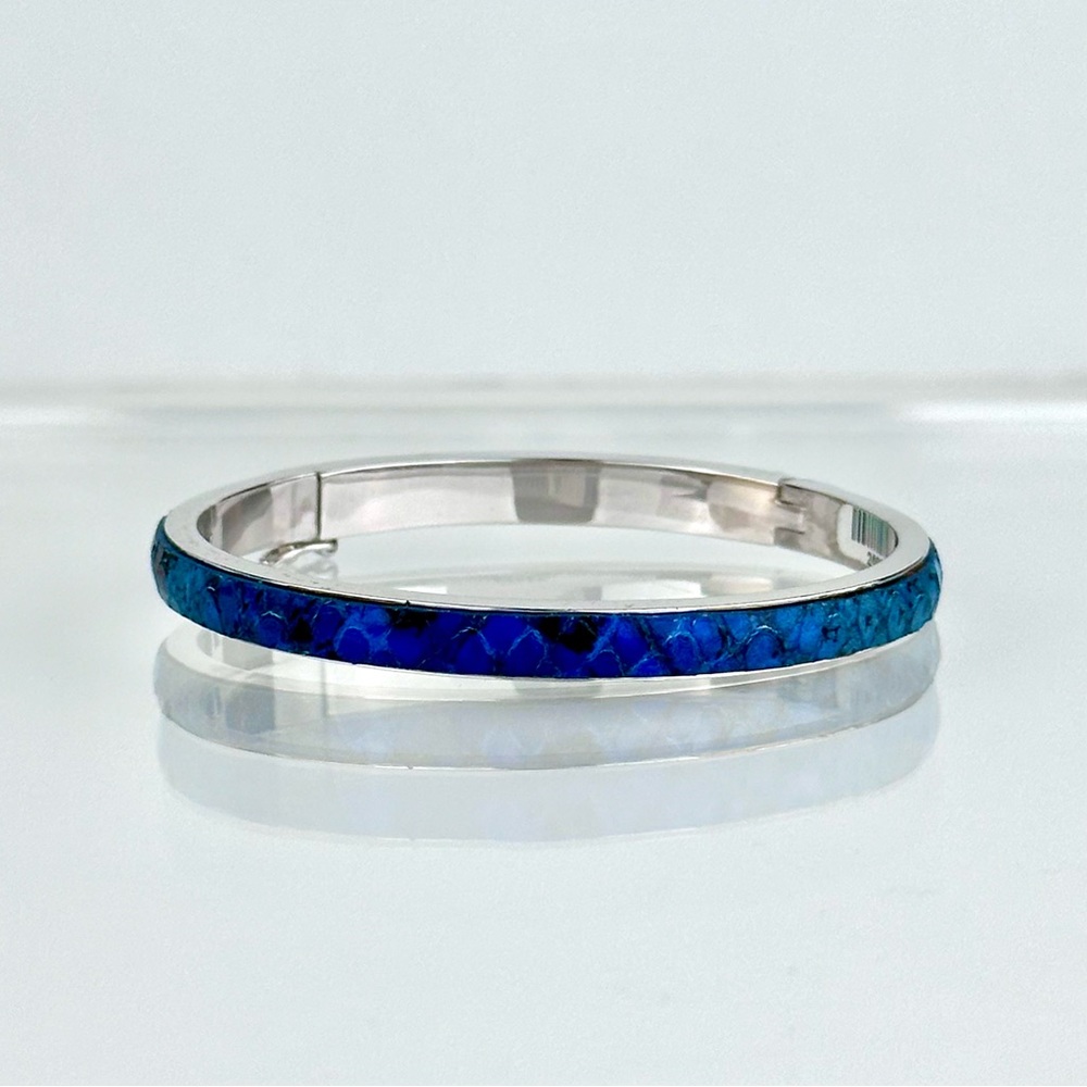 Henry Bendel Blue Crystal Python Silver Plated Bangle Bracelet NWT - Picture 4 of 9